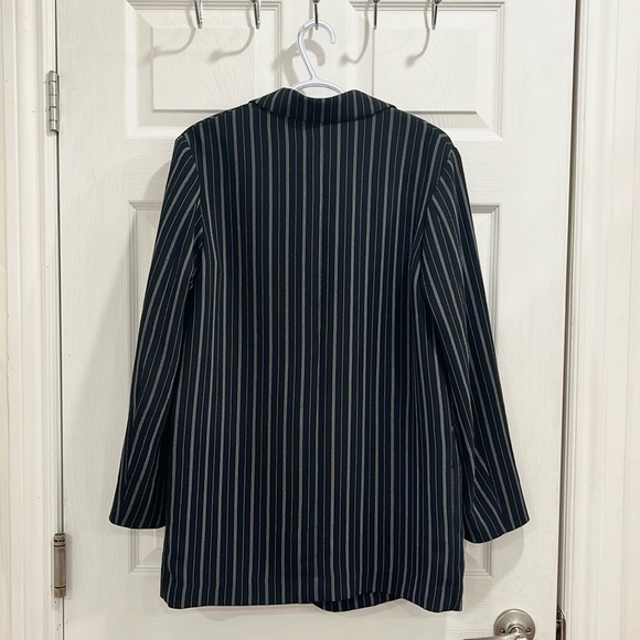 Aritzia Wilfred Cherrelle Pinstripe Oversized Blazer - Picture 8 of 16